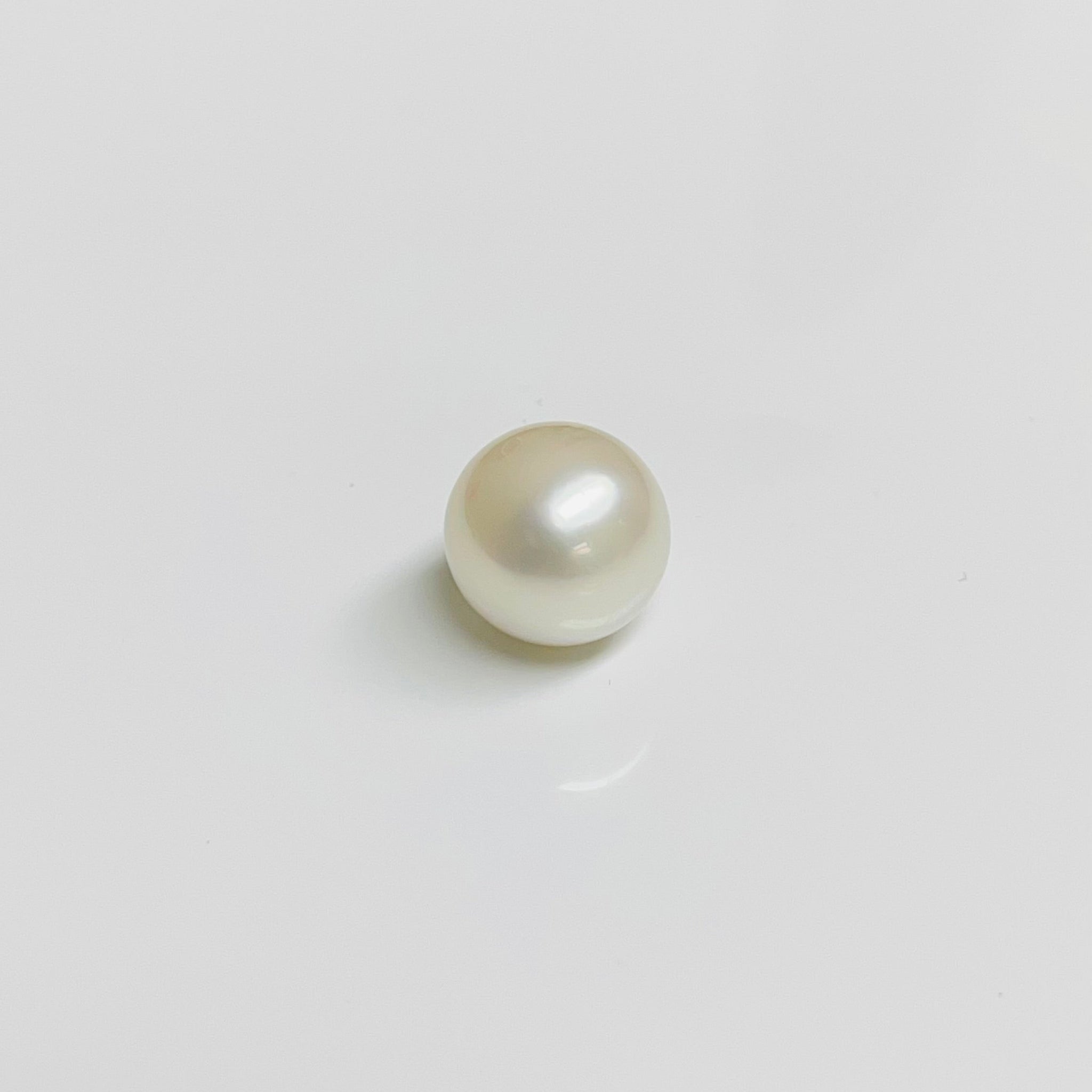 Elegant 10.80-11.00 MM South Sea White Pearl