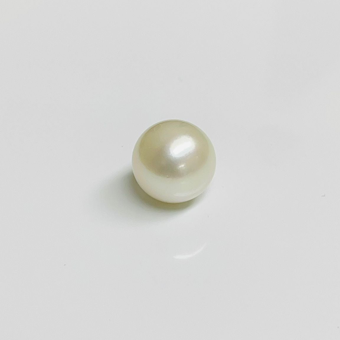 Luxurious 12.60 MM White South Sea Pearl