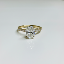 oval cut Pave Setting Ring